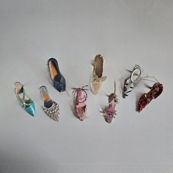 Collection Of 8 Miniature Collectible Shoe Figurines - Picture 9 of 9